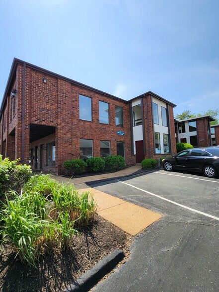 More Photos Of 101-279 Clarkson Executive Park, Ellisville Office For Lease