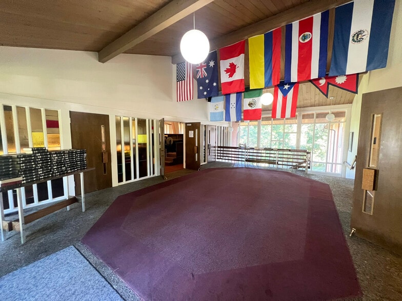 More Photos Of 9412 15th Ave NE, Seattle Specialty For Sale