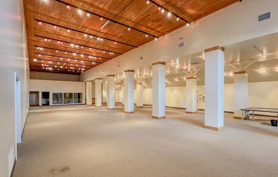 More Photos Of 201 W Historic Columbia River Hwy, Troutdale Freestanding For Sale