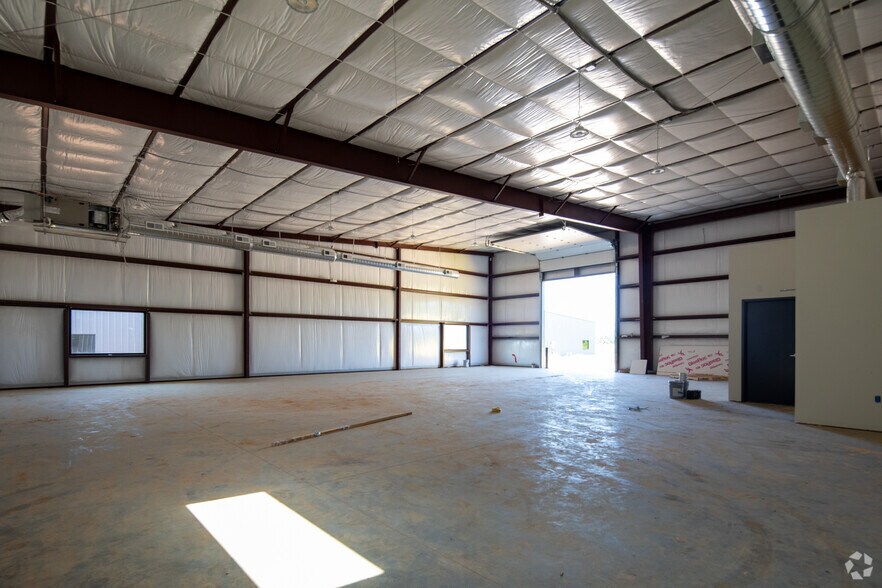 More Photos Of 564 Blake Bottom Road, Huntsville Showroom For Lease