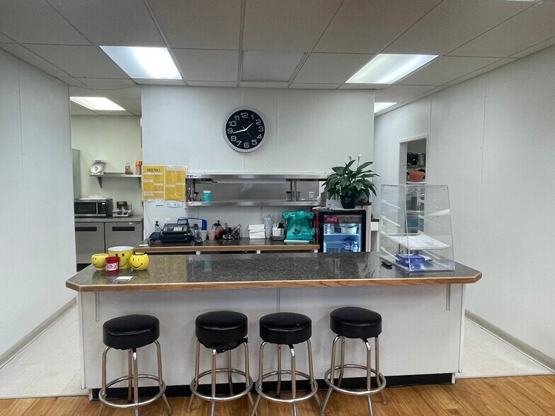 More Photos Of 101 NW Front St, Boardman Restaurant For Sale