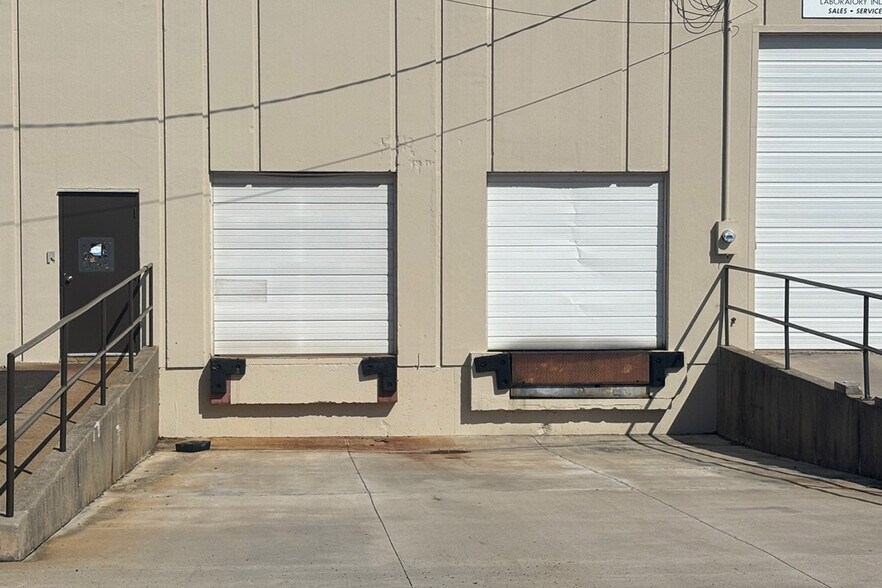 More Photos Of 5121-5125 Executive Blvd, Fort Wayne Warehouse For Lease