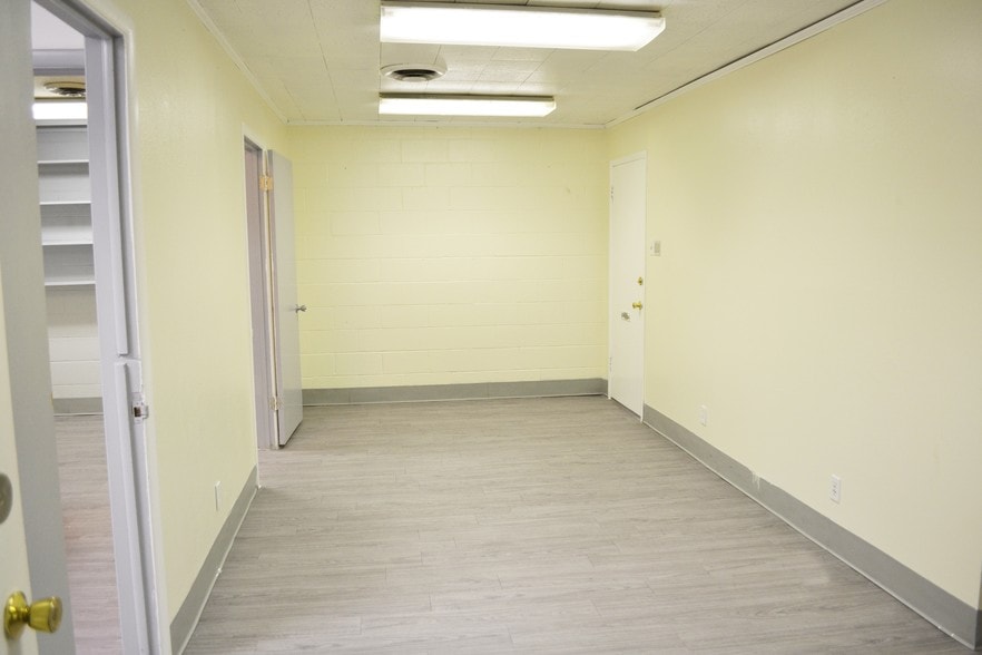 More Photos Of 200 N Carrier Pky, Grand Prairie Loft Creative Space For Lease