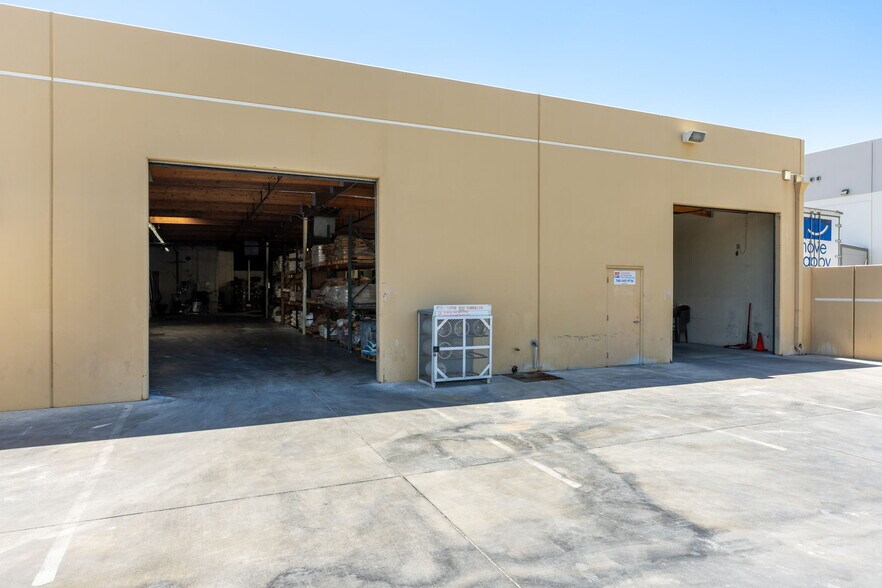 More Photos Of 77570 Enfield Ln, Palm Desert Warehouse For Sale