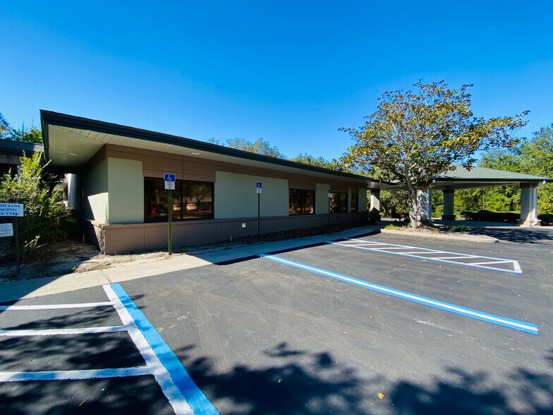 More Photos Of 404 Hall of Fame Dr, Lake City Medical For Lease
