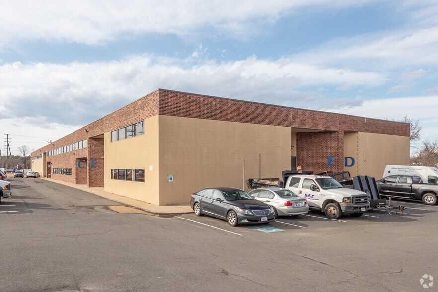 Primary Photo Of 44964 Underwood Ln, Sterling Warehouse For Lease