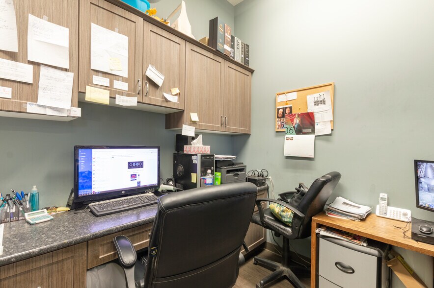 More Photos Of 5922 50 Ave, Stettler Storefront Retail Office For Sale
