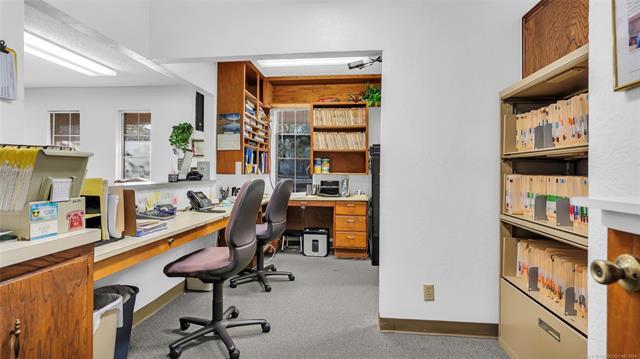 More Photos Of 2400 N Commerce St, Ardmore Storefront For Sale