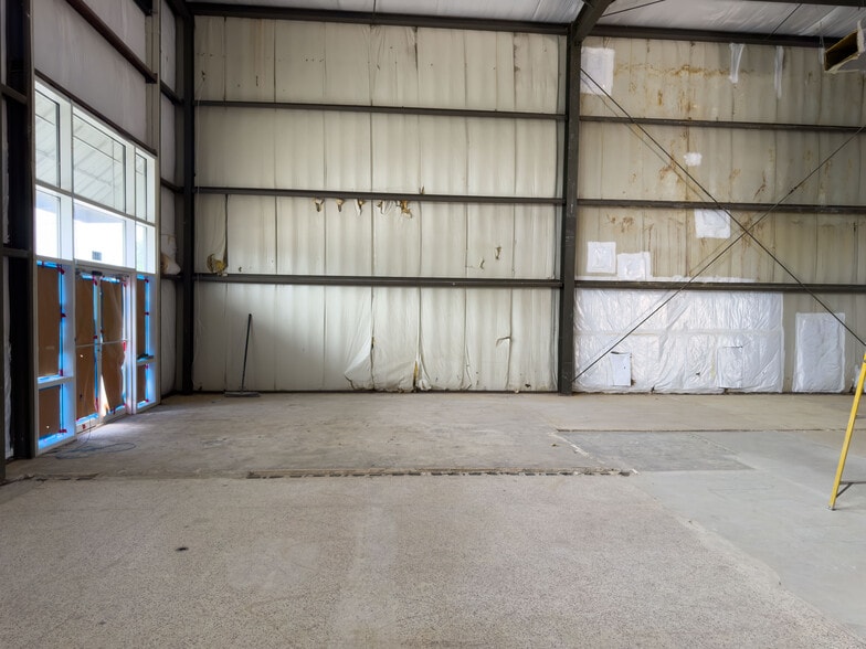 More Photos Of 3110 N Davis Hwy, Pensacola Showroom For Lease