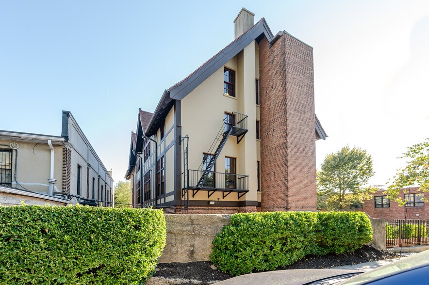 More Photos Of 51-53 Glen St, Glen Cove Office For Lease