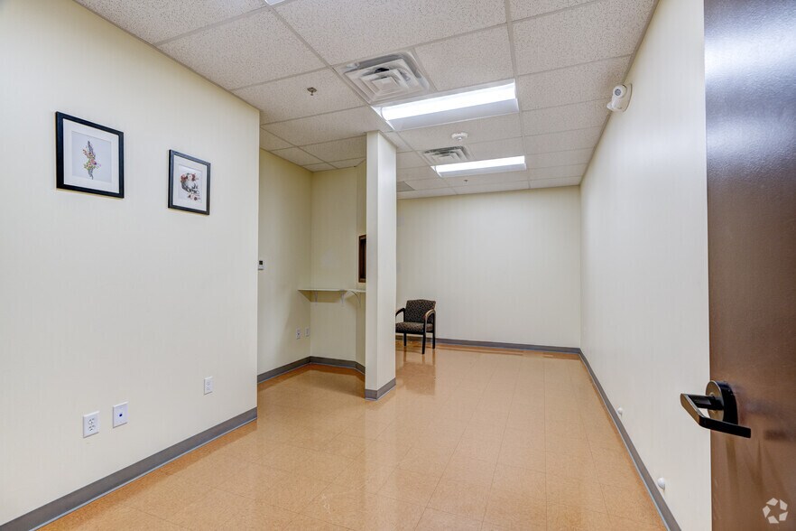 More Photos Of 12920 University Blvd, Sugar Land Unknown For Lease