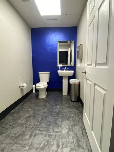 More Photos Of 202 W Lakeway Rd, Gillette Storefront For Sale