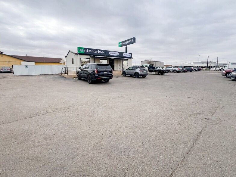 More Photos Of 2604 E 8th St, Odessa Freestanding For Sale