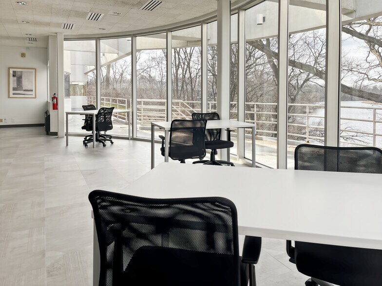 More Photos Of 600 Plastics Pl, Kalamazoo Coworking Space