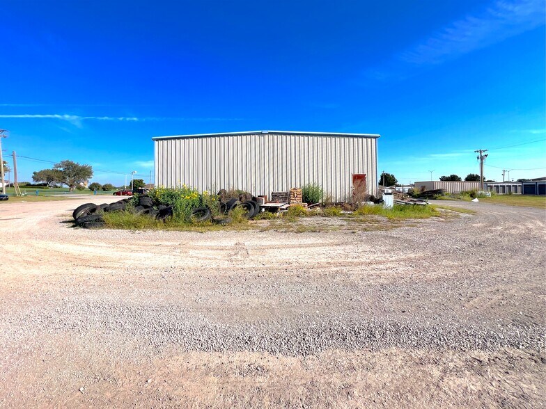 More Photos Of 209 S Country Club Rd, Anadarko Service Station For Sale