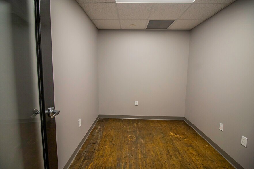 More Photos Of 615 Ferry St, Lafayette Office For Lease