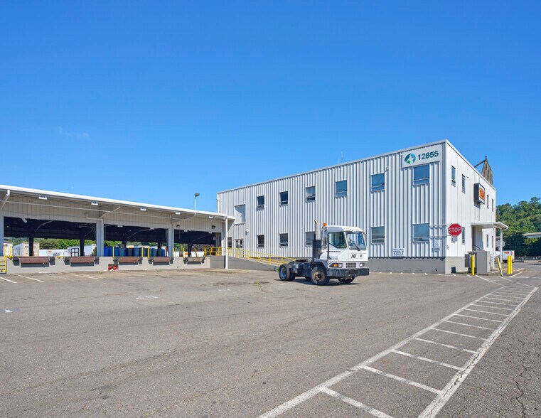 More Photos Of 12855 48th Ave S, Tukwila Truck Terminal For Lease