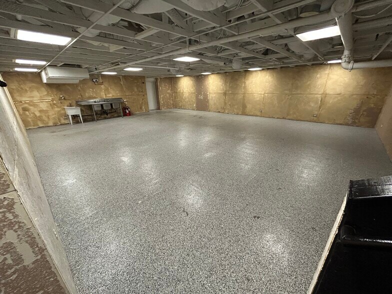 More Photos Of 2046 W Ironwood Dr, Phoenix Industrial For Sale