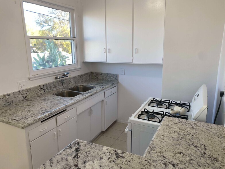 More Photos Of 13524 Vanowen St, Van Nuys Apartments For Sale