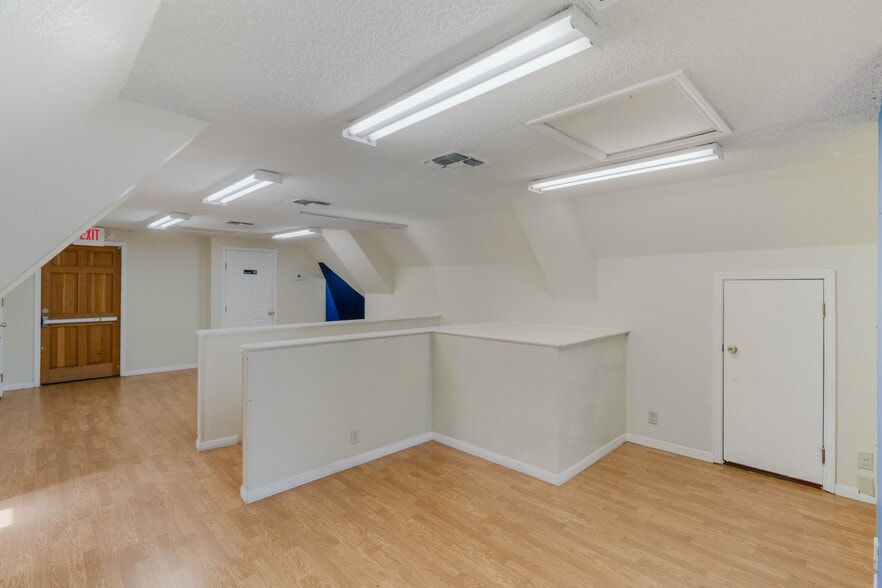 More Photos Of 1818 San Pedro Ave, San Antonio Office Residential For Sale