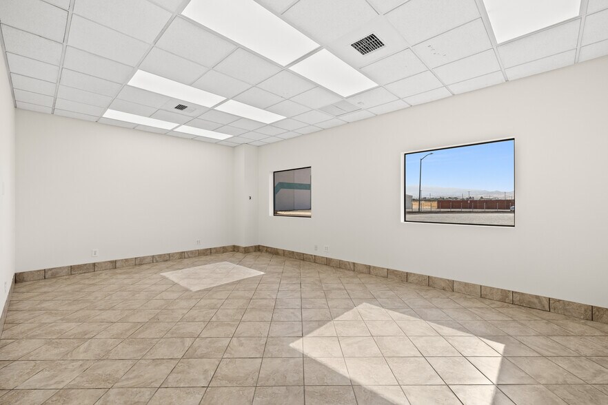 More Photos Of 138 Coremark Ct, Bakersfield Service For Lease