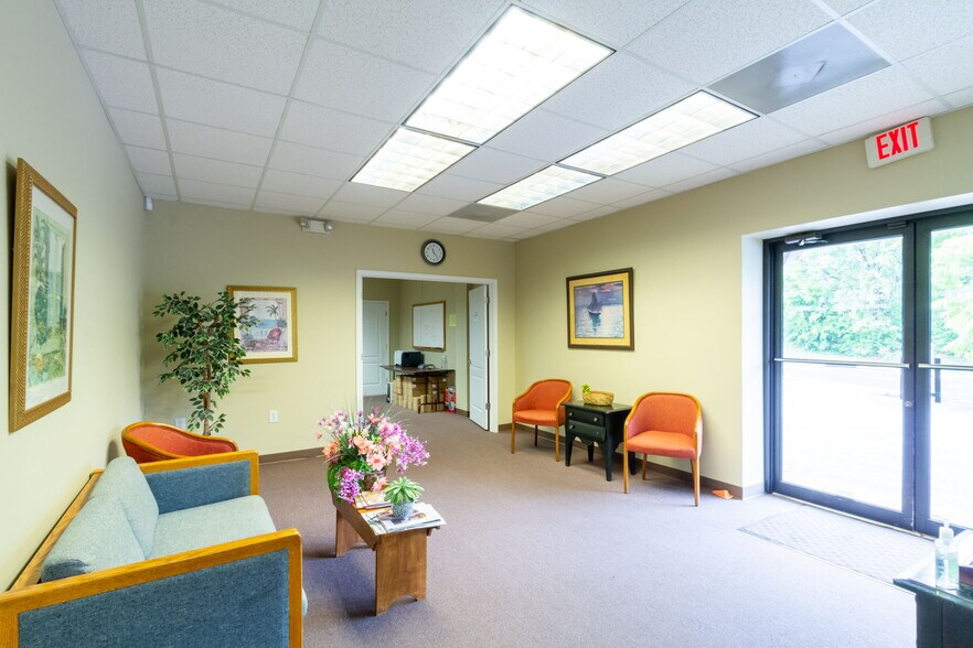 More Photos Of 94 E Crogan St, Lawrenceville Office For Lease