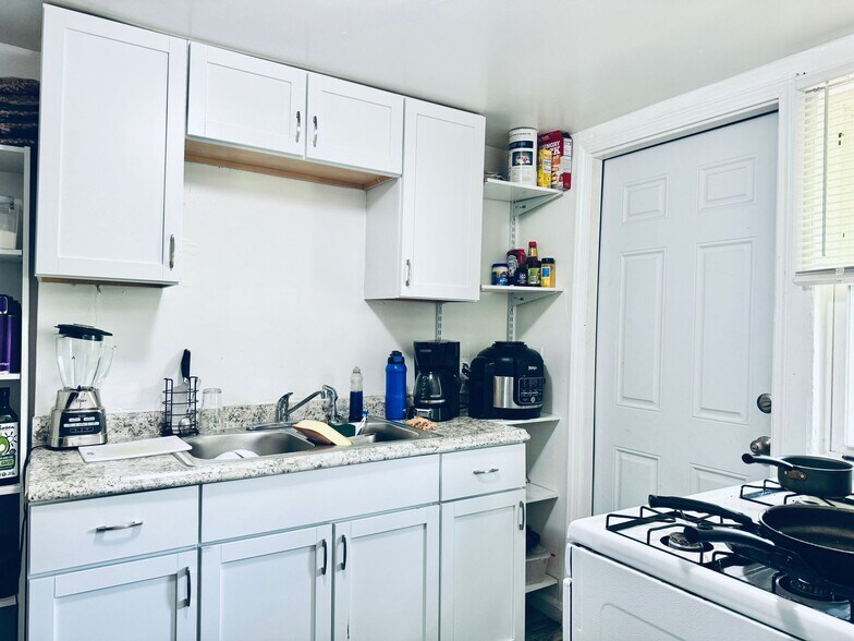 More Photos Of 25 Maynard Ct, Pontiac Apartments For Sale