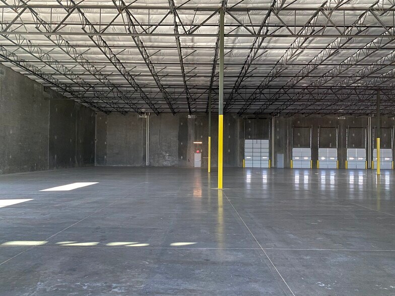 More Photos Of 5004 S 71st St, Mesa Manufacturing For Lease
