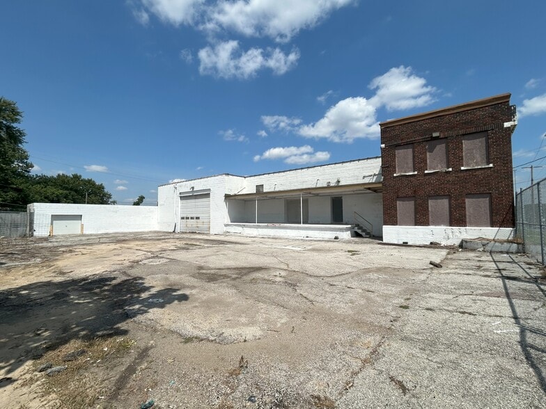 More Photos Of 6924 E Truman Rd, Kansas City Warehouse For Sale