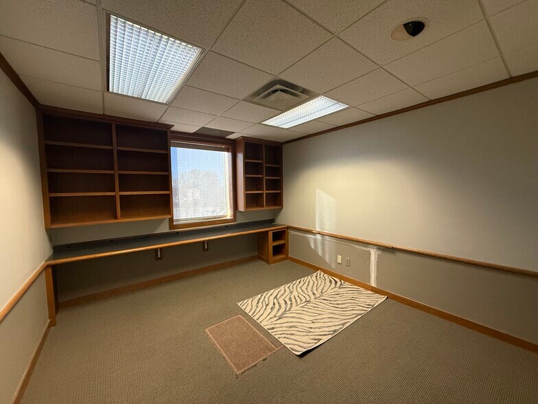 More Photos Of 2720 1st Ave NE, Cedar Rapids Office For Lease