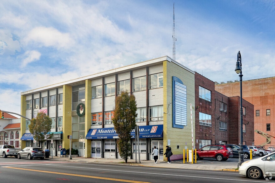 Primary Photo Of 91 N Franklin St, Hempstead Office For Lease