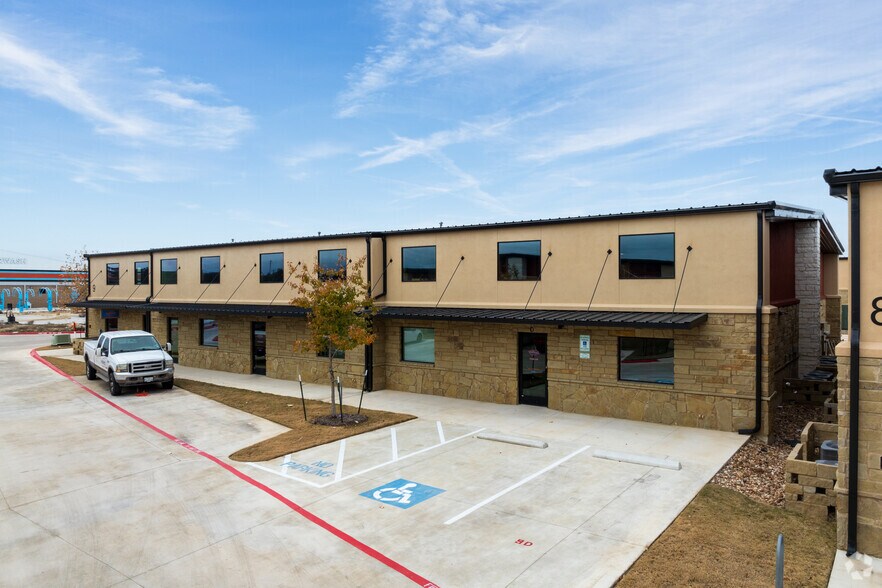 More Photos Of 720 S Bell Blvd, Cedar Park Showroom For Lease