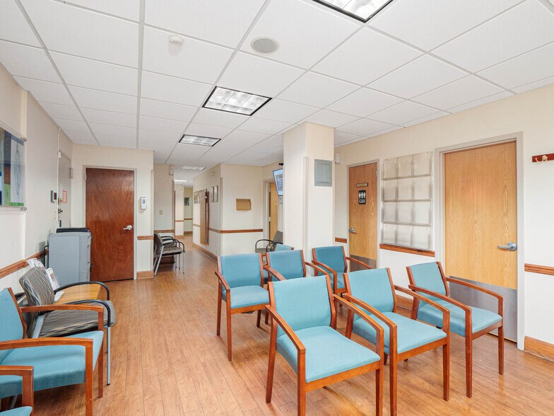 More Photos Of 10933 71st Rd, Forest Hills Apartments For Sale