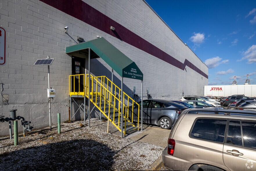 More Photos Of 201 Bay Ave, Elizabeth Warehouse For Lease