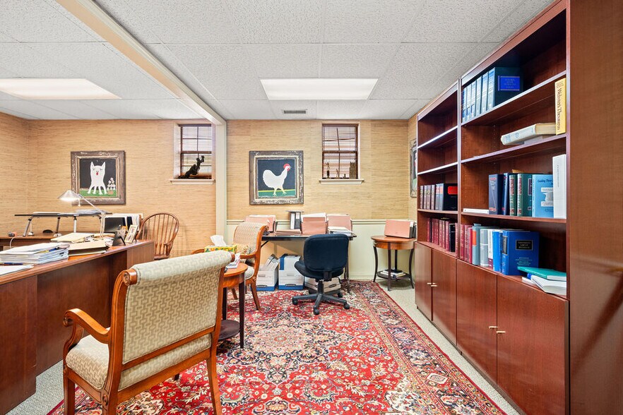 More Photos Of 300 Forest Ave, Chattanooga Office For Sale