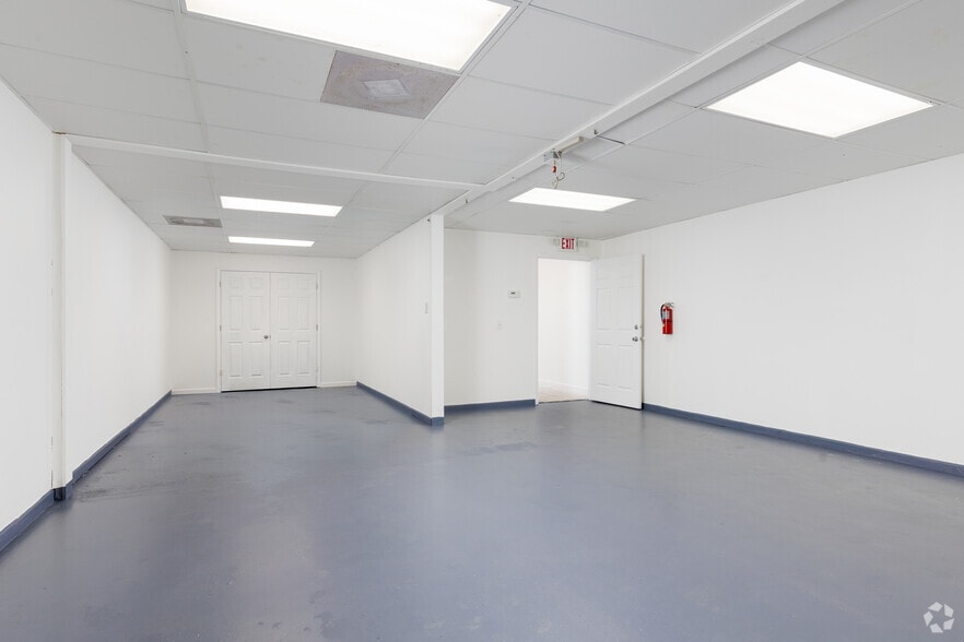 More Photos Of 2600 Aurora Rd, Melbourne Unknown For Lease