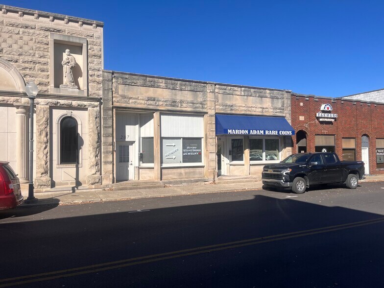 More Photos Of 207-209 N Sale St, Ellettsville Storefront For Sale
