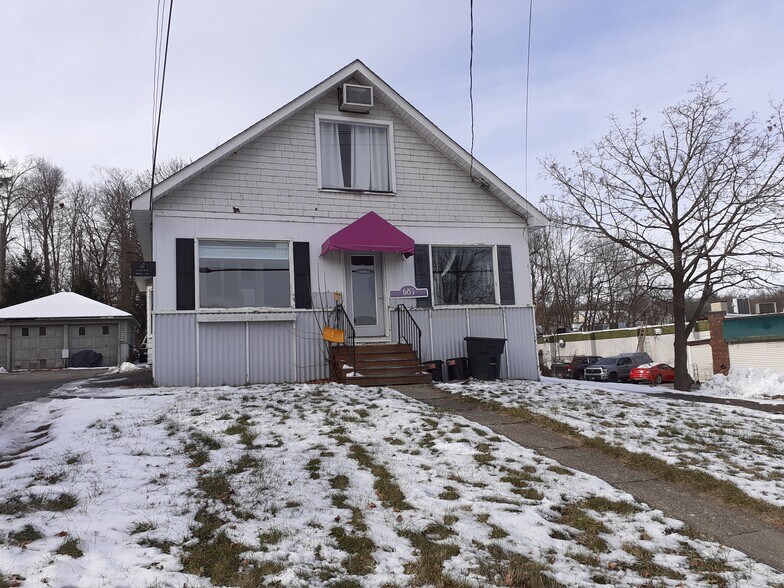 Primary Photo Of 683 NY-17M, Monroe Office For Lease