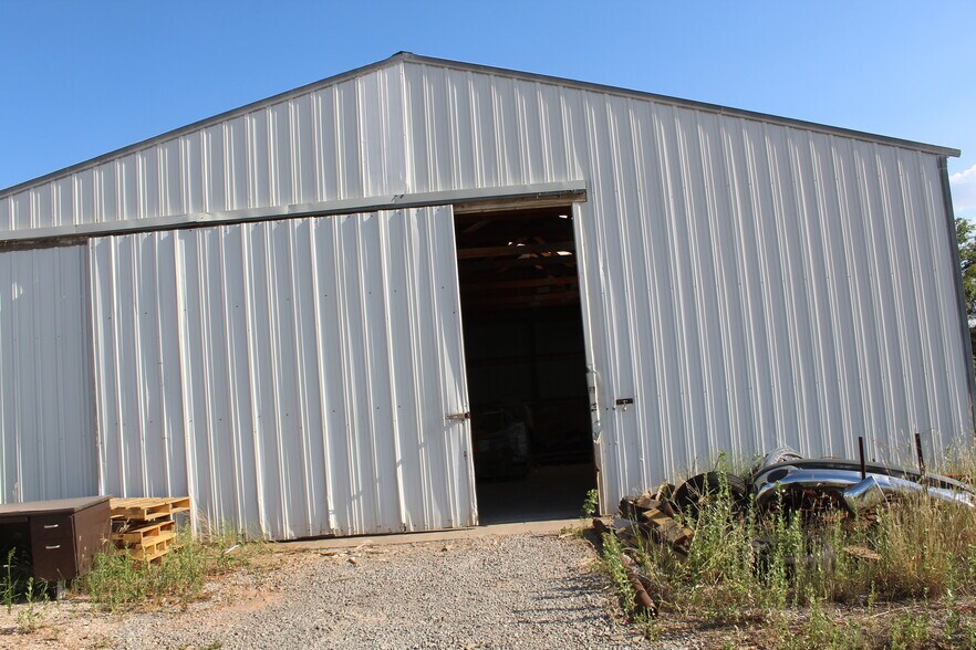 More Photos Of 507 48th St, Woodward Warehouse For Sale