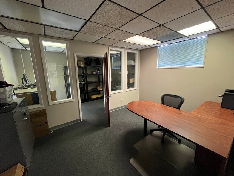 More Photos Of 5700 Logan St, Denver Office For Sale