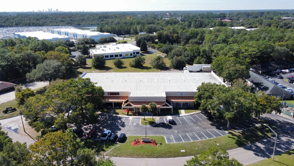 More Photos Of 10592 Balmoral Cir E, Jacksonville Showroom For Sale