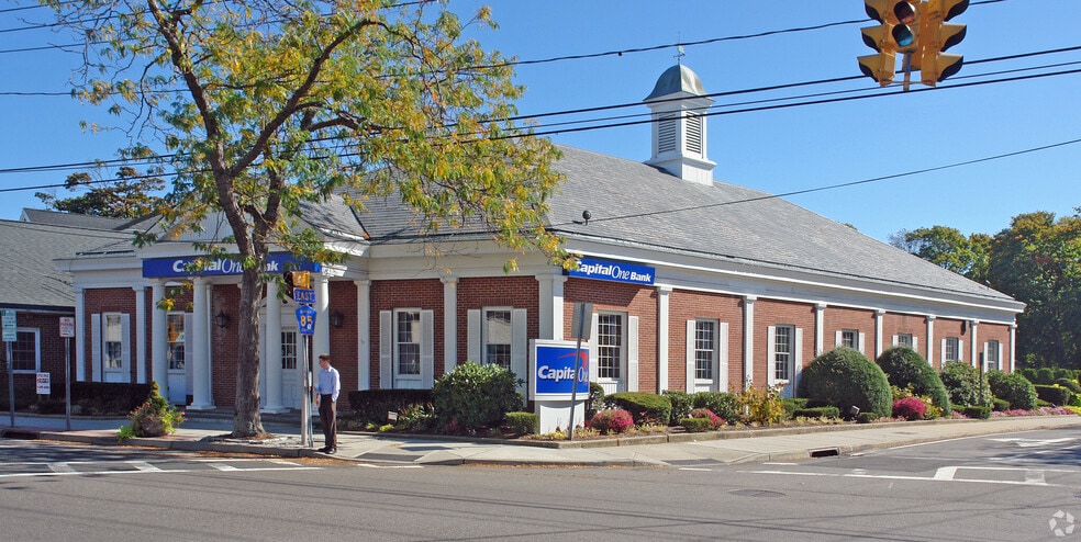 More Photos Of 160 Main St, Sayville Office For Sale