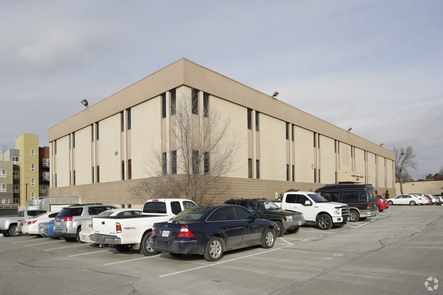 More Photos Of 6910 N Holmes St, Gladstone Office For Lease