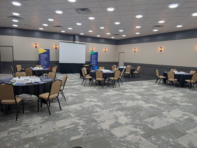 More Photos Of 4311 49 Ave, Red Deer Hotel For Sale