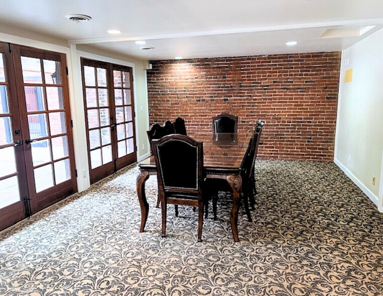 More Photos Of 425-427 W First Ave, Spokane General Retail For Sale