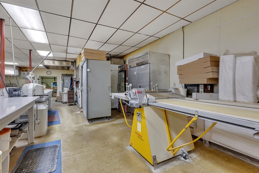 More Photos Of 531 Railroad Ave, Albany General Retail For Sale