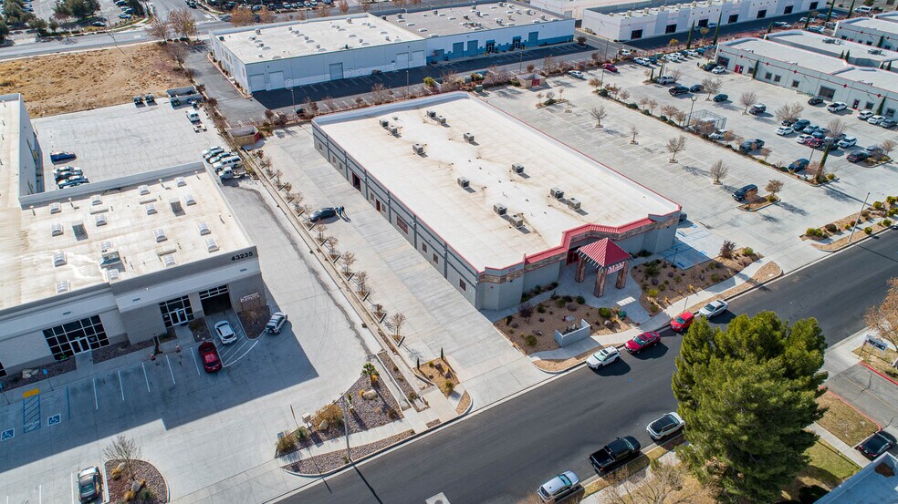 More Photos Of 356 E Avenue K6 Ave, Lancaster Showroom For Lease