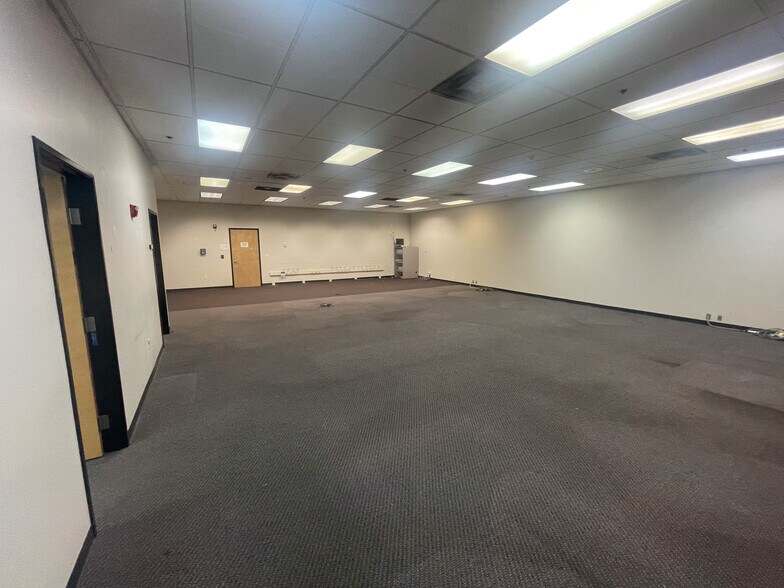 More Photos Of 871 Grier Dr, Las Vegas Light Distribution For Lease