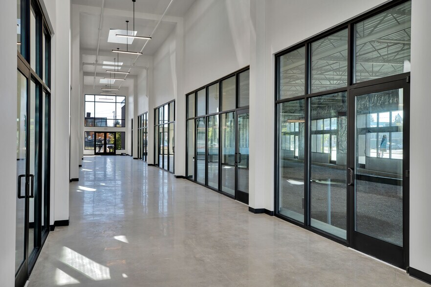 More Photos Of 2462 SE 82nd Ave, Portland Storefront Retail Office For Lease