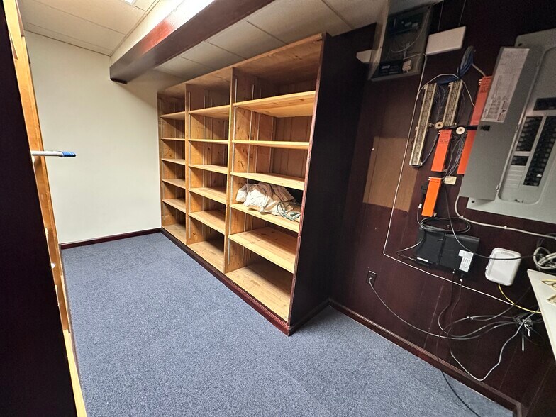 More Photos Of 220 N Main St, Lexington Flex For Lease